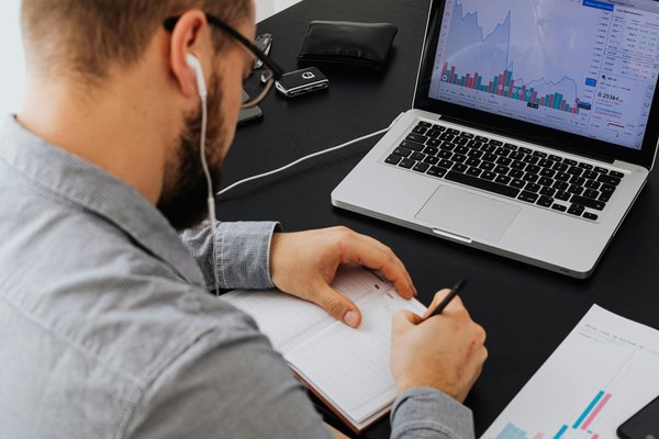 Qu'est-ce qu'un logiciel de base de données et à quoi sert-il ?